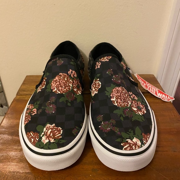 Vans Shoes - NWT Vans Slip On Asher Flower Checkered Sneakers